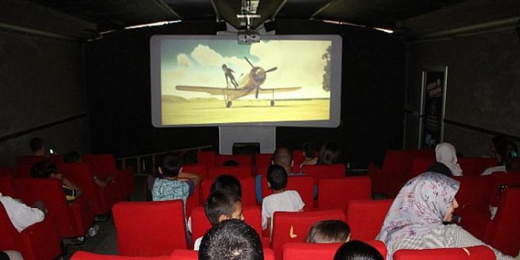 Altın Portakal Sinema Tırı vatandaşları beyaz perdeyle buluşturuyor