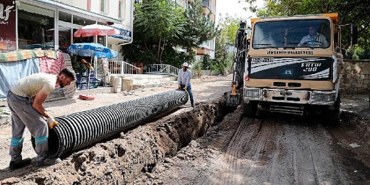 Esentepe ve Sümer Mahallesi’nde altyapı yenileme çalışmaları sürüyor