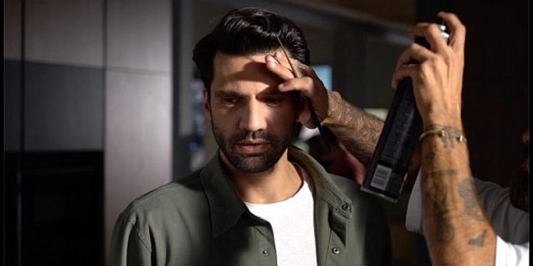 Kaan Urgancıoğlu, yeni reklam filminde “Geleceği Merak Edenlere” sesleniyor