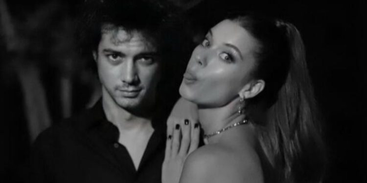 Mert Yazıcıoğlu ve Afra Saraçoğlu aynı evde yaşamaya devam ediyor